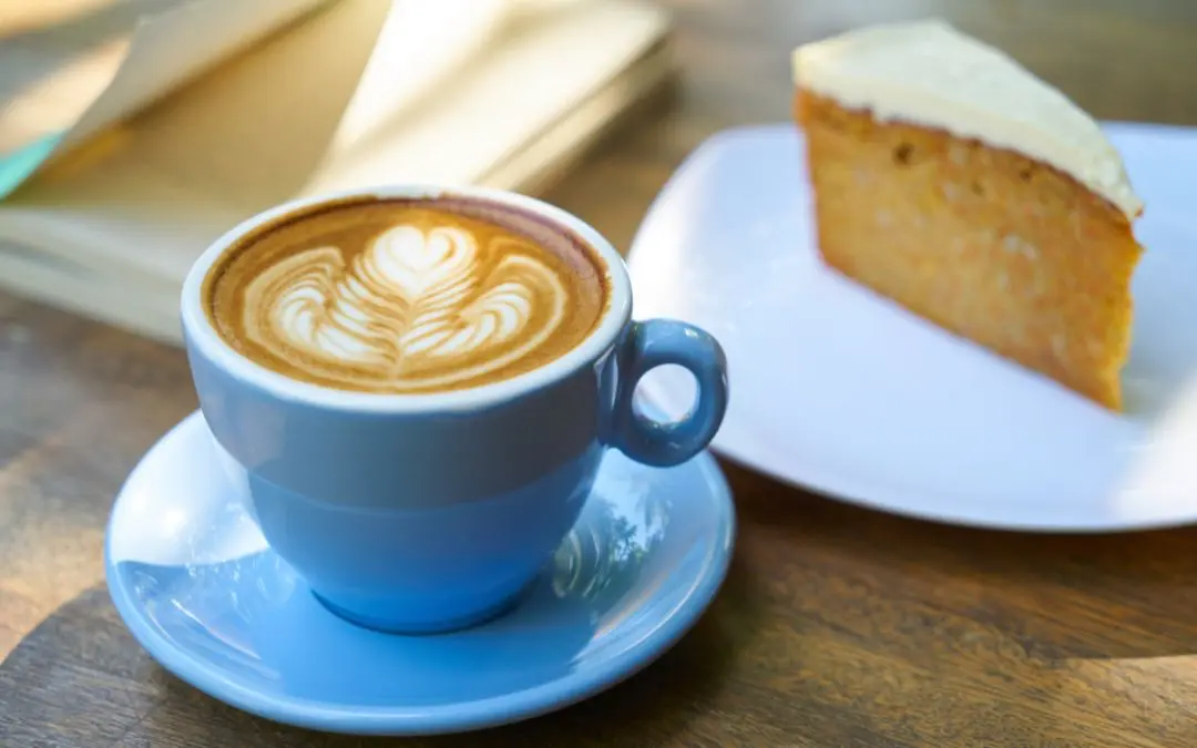 Café und Kuchen in netter Gesellschaft
